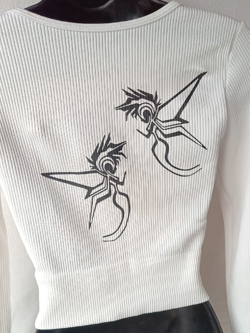 White Ribbed V-Notch Crop Top - Picture 10 of 10